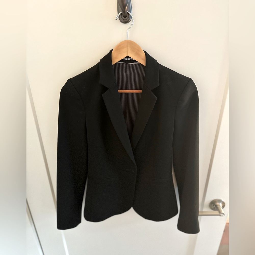 Black Express blazer (barely worn) size 2!